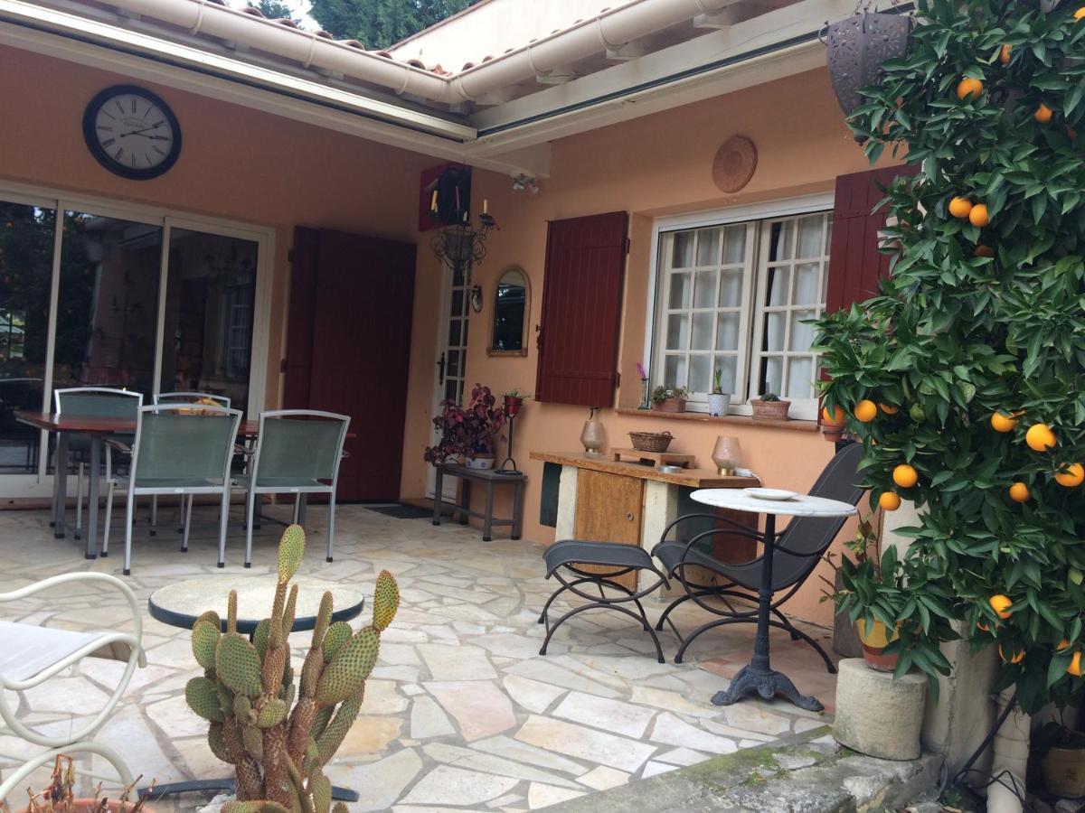 Chambre Dans Villa Charmante Vallabregues Exterior photo