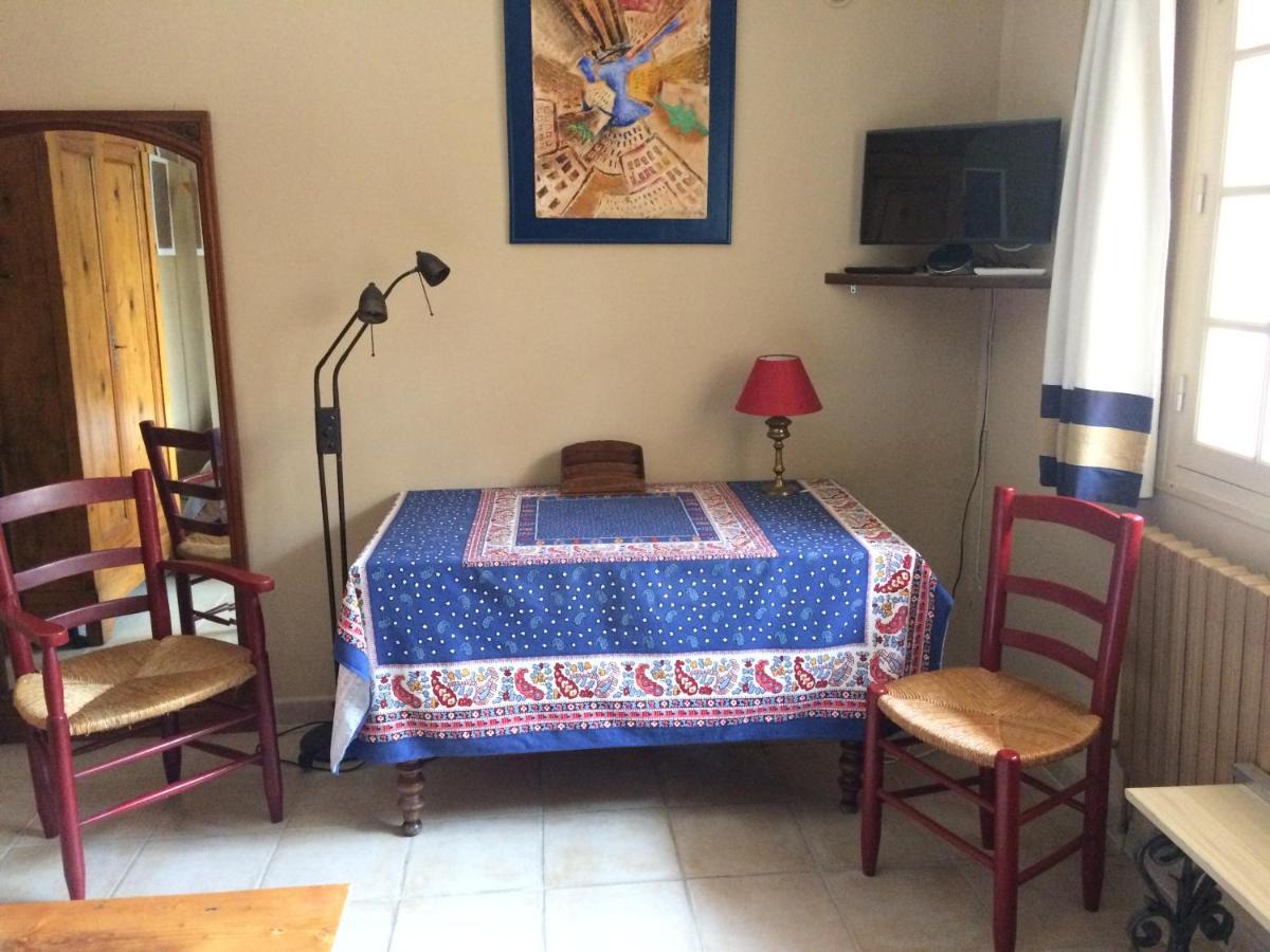 Chambre Dans Villa Charmante Vallabregues Exterior photo